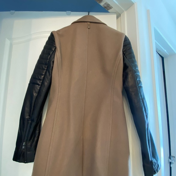 Mackage coat with leather sleeves in Camel color. Size XS. - Picture 5 of 9